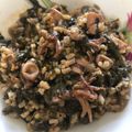 Cooksnap από Georgia στη συνταγή Καλαμαράκια με ρύζι και σπανάκι. 🦑