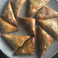 El cooksnap de @tesa.cuina cuando hizo Samosas de filo con relleno de carne.(Μεζές= tapa).. y versión vegetariana.