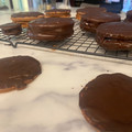 El cooksnap de EugeBrienza cuando hizo Alfajores tipo Havana 🍫.