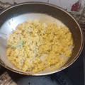 El cooksnap de Adriana Loyarte cuando hizo Arroz con huevo al curry 🍚 🥚 🍛 rápido, sencillo, económico, gustoso y saciante 💪🏽.