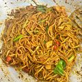 Cooksnap Linnea semasa beliau membuat Mee goreng sedap.
