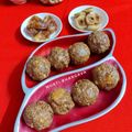Mukti Bhargava का कुकस्नैप जब उन्होंने अंजीर, मेवा और खजूर के लड्डू (Anjeer mewa aur khajoor ke ladoo recipe in hindi) बनाया था।