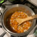 El cooksnap de DarioB cuando hizo Kinotos (o quincuas) en almíbar súper rápido.