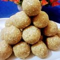 Madhvi Dwivedi का कुकस्नैप जब उन्होंने सफेद तिल मावा के लड्डू (safed til mawa ke ladoo recipe in Hindi) बनाया था।