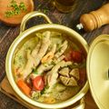 Cooksnap Jeehan Kitchen semasa beliau membuat Sup Kaki Ayam ala Thai.