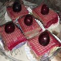کوک اسنپ Yalda بعد از امتحان کردن کیک یخچالی و ژله آلبالو 🍒.