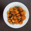 Chandra kamdar का कुकस्नैप जब उन्होंने सूजी की इंस्टेंट मसाला इडली (sooji ke instant masala idli recipe in Hindi) बनाया था।