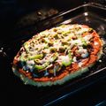 صورة من Zainab Al Yahyaei، شاركها بعد تجربة وصفة بيتزا الزهره 🍕 كيتو 💛