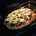 صورة من Zainab Al Yahyaei، شاركها بعد تجربة وصفة بيتزا الزهره 🍕 كيتو 💛
