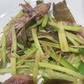 賴小孟 的 芹菜管炒小卷 cooksnap