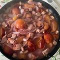 LD Cooksnap-ja, amikor elkészítette a(z) Serpenyős szilvás csirkecomb, vöröshagymaágyon receptet.