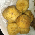 El cooksnap de Jorgelina 🍒 cuando hizo Bombas de papas rellenas con picada y queso. Con fideo al pesto.