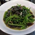 月薪嬌妻 的 地瓜葉炒皮蛋 cooksnap