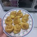 Cooksnap dari Prameswari Ester untuk resep Soes/Sus vla vanilla dengan kulit kokoh no mixer