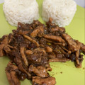 El cooksnap de astrid badia cuando hizo Wok de pollo con setas al ajo negro.