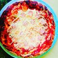 Cooksnap Nore My semasa beliau membuat PIZZA aloha paperoni sosej.