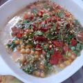 AriFa Iqbal's cooksnap of when they made Khatti mithi chana chat👈کھٹی میٹھی چنہ چاٹ👉.