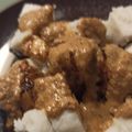 Cooksnap Sriwidya N semasa beliau membuat Nasi impit kuah kacang.