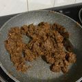 Cooksnap Amiratul Iqamah Nasution Binti Lukmal Hakim semasa beliau membuat Sambal hitam.