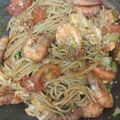 Cooksnap MiEra semasa beliau membuat Spaghetti Goreng.