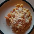 KentuckyPaul's cooksnap of when they made Brad's lobster, shrimp, beer mac n' cheese.