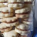 El cooksnap de Tatiana Rodriguez cuando hizo Alfajores de maicena exquisitos y fáciles de hacer.