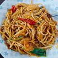 Cooksnap Puva Chandran semasa beliau membuat Spaghetti goreng ala mamak.
