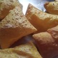 Rekha Vora का कुकस्नैप जब उन्होंने आटे की पूरिया (Aate ki puriyan recipe in Hindi) बनाया था।