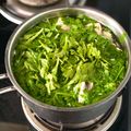 Cooksnap của Rose Truong khi họ làm theo món Canh cải cúc nấu cá bống đục