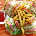 صورة من Hamoudy's Kitchen، شاركها بعد تجربة وصفة طبقات التوست بالمورتاديلا والجبنة 🥪 Club Sandwich