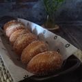 Cooksnap Aznie Khasri semasa beliau membuat Bebola donat.