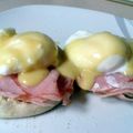 Maplemum's cooksnap of when they made Mike's Extremely Easy Eggs Benedict.