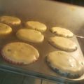 Cooksnap από Bebaki στη συνταγή Αφράτα muffins βανίλια με κομματάκια σοκολάτας