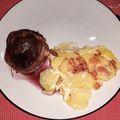 El cooksnap de paulita_javi cuando hizo Medallones de res albardados con lonjas de tocino y salsa de vino tinto.