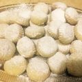 صورة من ام حمزه الحزمي، شاركها بعد تجربة وصفة معمول الطحين المحشي بالتمر