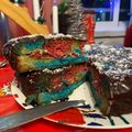 El cooksnap de felipe serendipia cuando hizo Bizcocho multicolor con cobertura de chocolate.