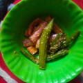 Rihana का कुकस्नैप जब उन्होंने हरी मिर्च, गाजर का अचार(hari mirch gajar ka achar recipe in hindi) बनाया था।