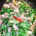 Cooksnap của Thư Rainy Nguyễn khi họ làm theo món Ếch xào xả ớt- món nhậu xem World Cup