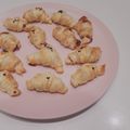 yyu ꪔ̤̮ꪔ̤̮ꪔ̤̮ 的 市售酥皮做♫~迷你可頌~♫ cooksnap