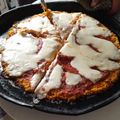 El cooksnap de yanina bettarel cuando hizo Pizza de harina de garbanzo y zanahoria 🥕🍕con cubierta de rúcula y jamón crudo.