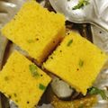 Riya jhaveri का कुकस्नैप जब उन्होंने खमन ढोकला (Khaman Dhokla recipe in hindi) बनाया था।