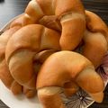 Éva Pesti Komlósi Cooksnap-ja, amikor elkészítette a(z) Házi vajas kifli receptet.