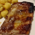 El cooksnap de tatiana lopez cuando hizo Ribs con barbacoa, ensalada de rúcula y batatas fritas.
