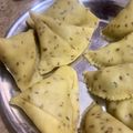 Sarosh Zeeshan's cooksnap of when they made Bazari aloo samosa.