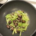 鄭志豪 的 芹菜炒雞心 cooksnap