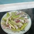 伶的亂煮灶咖 的 透抽炒芹菜(簡單料理) cooksnap
