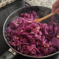 El cooksnap de Remedios Vazquez cuando hizo Lombarda salteada con piñones pasas y manzana.
