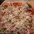Meera Siddharth का कुकस्नैप जब उन्होंने मिक्स वेज चीज़ पिज़्ज़ा (mix veg cheese pizza recipe in Hindi) बनाया था।