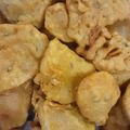 Naureen Khan Lodhi's cooksnap of when they made Aloo k pakory😋آلو کے پکوڑے😋.