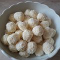 Ágnes Kovács Cooksnap-ja, amikor elkészítette a(z) Raffaello, kókuszos golyók receptet.